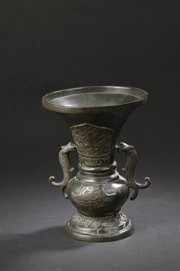 Vase en bronze Chine, XIXe siècle La partie... - Lot 185 - Daguerre