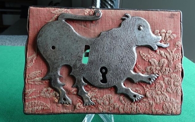 Very rare Lion lock (1) - Iron (cast/wrought) - 17th century