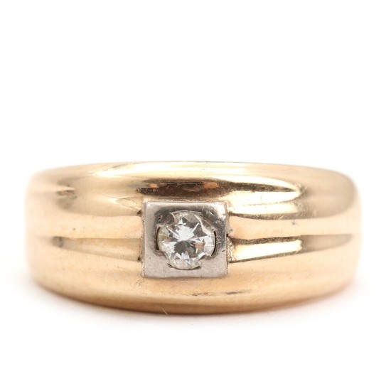 Viggo Wollny: A diamond ring set with a brilliant-cut diamond weighing app. 0.10 ct., mounted in 14k gold and white gold. size 48. Weight app. 4 g.