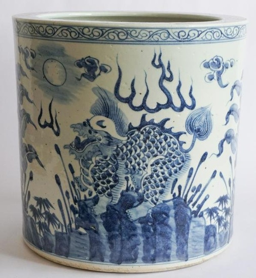 Vintage Chinese Canton Porcelain Center Vase