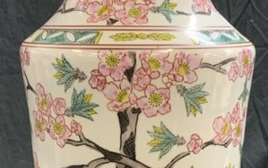 Vintage Hand Painted Asian Porcelain Tbl Lamp