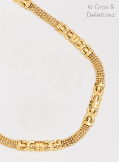 Yellow gold necklace with geometric and pearl mesh,...