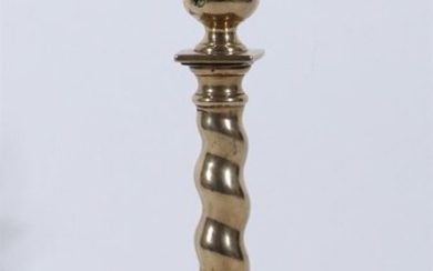 (-), bronzen kolomkandelaar met spiraalvormige stam, Holland, 17e...