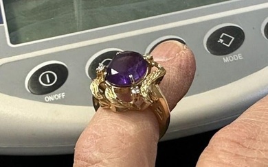 14K ladies amethyst ring with ((3) diamond chips, from fine estate, ring size is 5.5. Fine