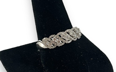 14kt White Gold and Diamonds Ring