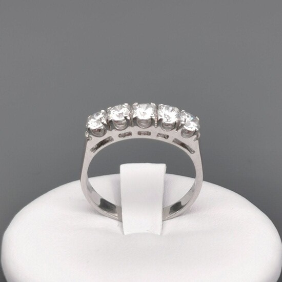 18 kt Trilogy ring in 18 kt white gold with zircons