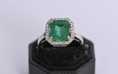18K WHITE GOLD NATURAL COLOMBIAN EMERALD RING