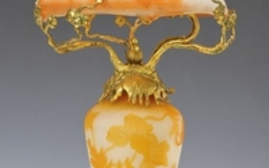 Table lamp, Gallé, around 1905-10, amber colored...