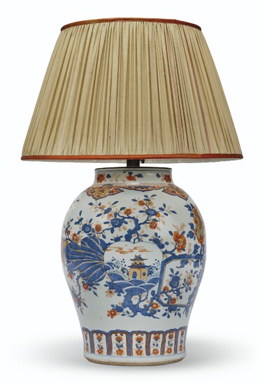 A CHINESE IMARI BALUSTER VASE AND A COVER, 18TH CENTURY, MOUNTED AS A LAMP, THE SHADE BY ROBERT KIME LTD.