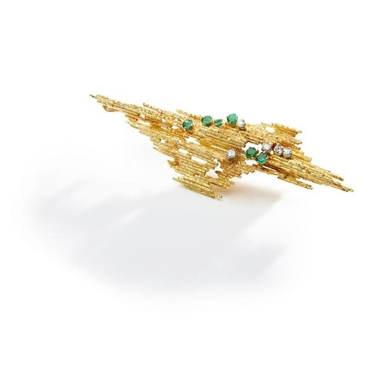 Â§ An emerald and diamond 'Textured Wire' brooch, by