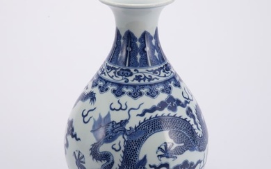 A BLUE AND WHITE PORCELAIN VASE YUHUCHUNPING