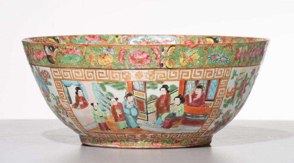 A Chinese Canton punch bowl, H 12,5 - 29 cm