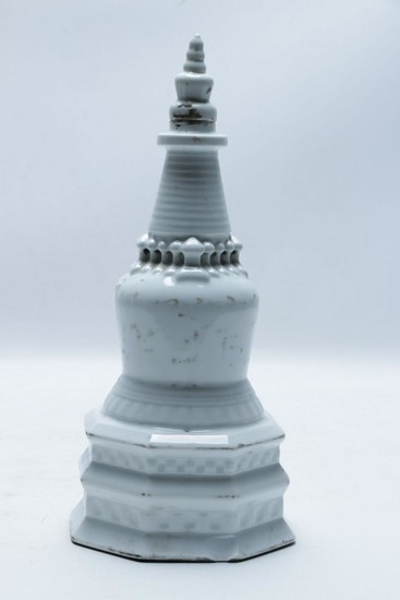 A Chinese Ceramic Ornament (H 28cm)