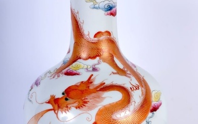 A Chinese Porcelain Dragon vase 24 x 15 cm