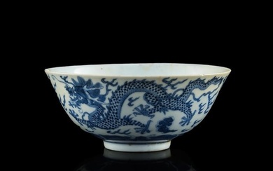 A Chinese blue and white 'dragon' bowl, Daoguang period, Qing dynasty
