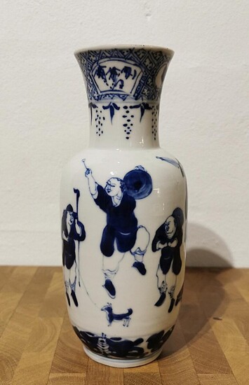 SOLD. A Chinese blue and white sleeve vase painted with scenery and design. Kangxi four-character mark, 20th century. H. 20 cm. – Bruun Rasmussen Auctioneers of Fine Art