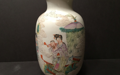 A Fine Chinese famille rose vase, early 20th Century, Republic Period.