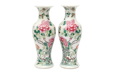 A PAIR OF CHINESE FAMILLE-ROSE 'PEONY' VASES 清 十九或二十世紀 粉彩牡丹紋瓶一對