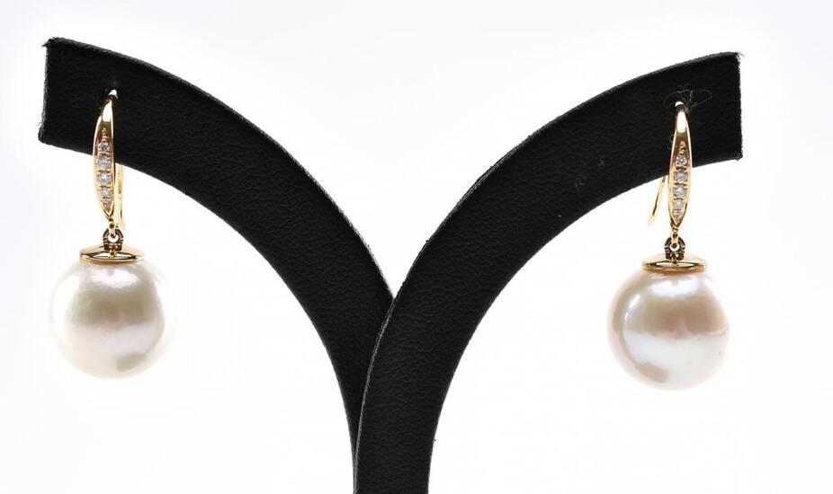 A PAIR OF PEARL (13.5MM) EARRINGS TO 18CT GOLD DIAMOND SET HOOK FITTINGS