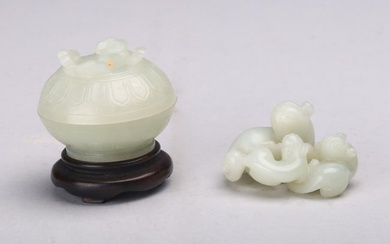 A SMALL WHITE JADE BOX AND CAT GROUP