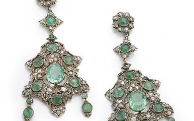 NOT SOLD. A pair of Belle Èpoque emerald and diamond ear pendants each set with numerous circular and oval-cut emeralds and rose-cut diamonds, mounted in gold and silver. – Bruun Rasmussen Auctioneers of Fine Art