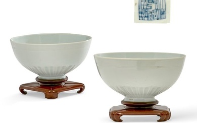 A pair of Chinese bowls of 'mantouxin' shape