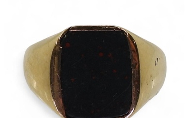 A10k gold bloodstone signet ring, size V, weight 7.9gm...