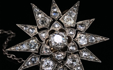 AN ANTIQUE VICTORIAN OLD CUT DIAMOND STARBURST BROOCH. THE BROOCH WITH A REMOVABLE SCREW DOWN 14ct