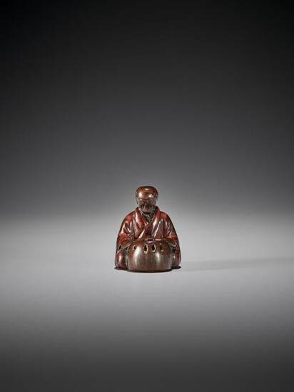 AN EARLY LACQUERED WOOD NETSUKE OF A MAN WITH HIBACHI
