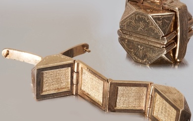 ANTIQUE GOLD FOLDING SQUARE LOCKET PENDANT, H. 1.9 cm. W. 1....