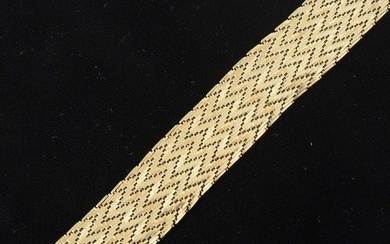 An 18 carat yellow gold 20mm wide flexible herringbone design bracelet.