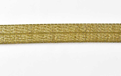 An 18ct yellow gold bracelet, length 19.6cm, approx. 76g.Condition Report...