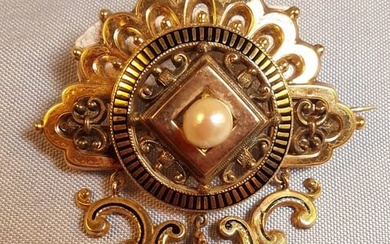 An early 18th century brooch