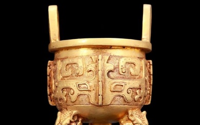 An exquisite gilt bronze censer with tripod and double ears with animal patterns
