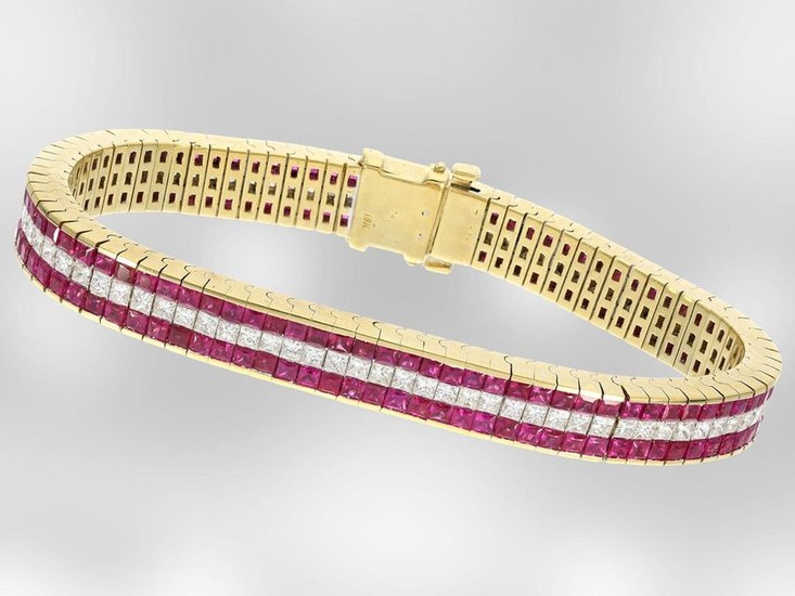 Bracelet: high quality yellow gold bracelet completely set...