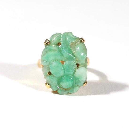 CARVED JADE 14k YELLOW GOLD RING