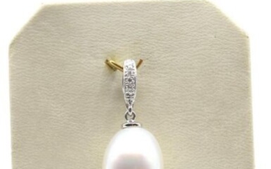 Charm in 18 ct white gold set with 3 brilliants +/- 0.03 ct and 1 South Sea pearl (11.5 mm) - 3.9 g raw