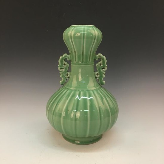 Chinese Green Glazed Bottle Vase, Qianlong Mark