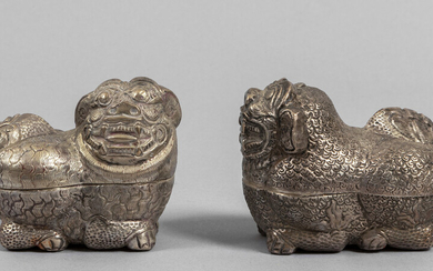 Due scatole a forma di cani di Pho in argento, Cina sec.XX...