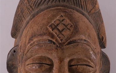 Ethnographique/tribal. Masque Punu en bois sculpté, Gabon, Nigeria, Afrique, 2e moitié du 20e siècle, l...