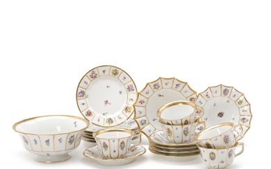 “Henriette” porcelain service. Royal Copenhagen. (14) Comprising: 5 cups and saucers 444/8500...