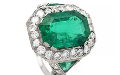 Jewellery Ring RING, platinum, oktagonal step cut emerald 5,56 c...