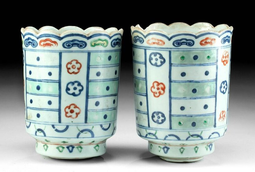 19th C. Chinese Qing Porcelain Vases, ex-Museum