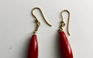 Pair of 750°/°°gold earrings with red coral drop...