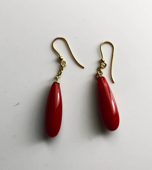 Pair of 750°/°°gold earrings with red coral drop...
