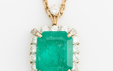 Pendant, with emerald-cut emerald and trapeze- and brilliant-cut diamonds, with chain