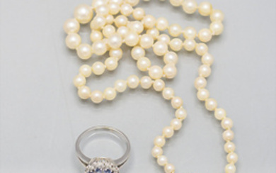 Perlenkette und Ring mit Saphir und Perlenbesatz / A pearl necklace with a 18 ct gold clasp with sapphires