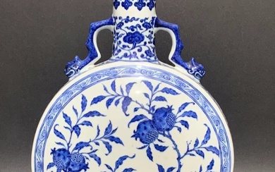 Qing Qianlong blue and white pomegranate pattern moon vase