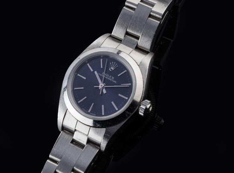ROLEX. WATCH BRACELET model OYSTER PERPETUAL LADY BLUE circa 2000, Ref 76080. Ladies' watch with smooth bezel. Steel case with screwed back and crown. Blue dial with applied indexes, luminescent dots and spatula hands. Original steel Rolex bracelet...