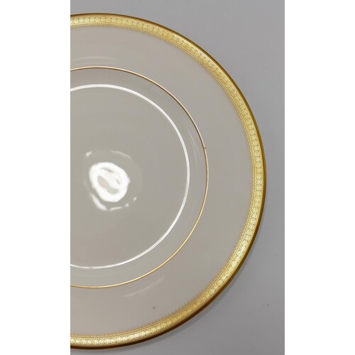 Royal Doulton Ritz dinner plates (8)